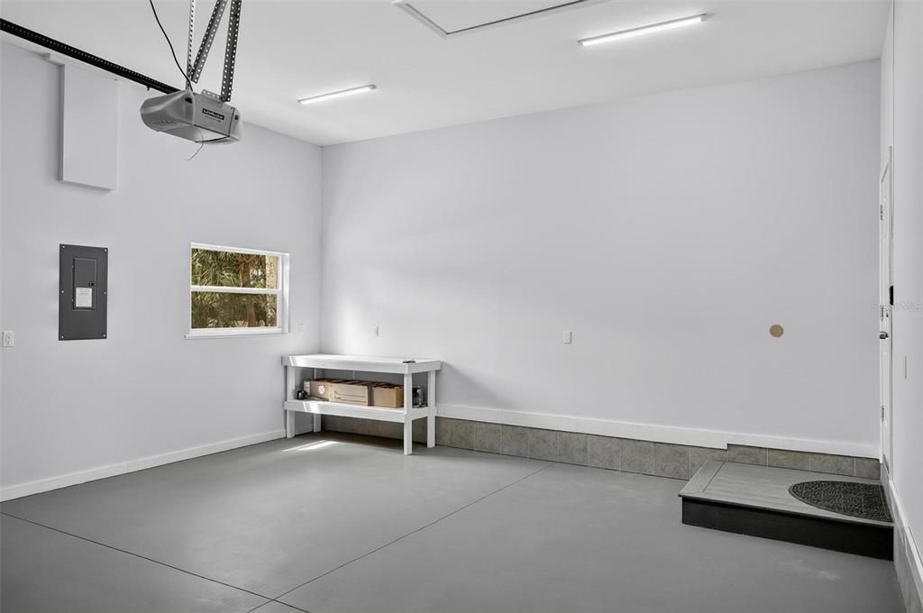 Activo con contrato: $750,000 (4 camas, 2 baños, 2054 Pies cuadrados)
