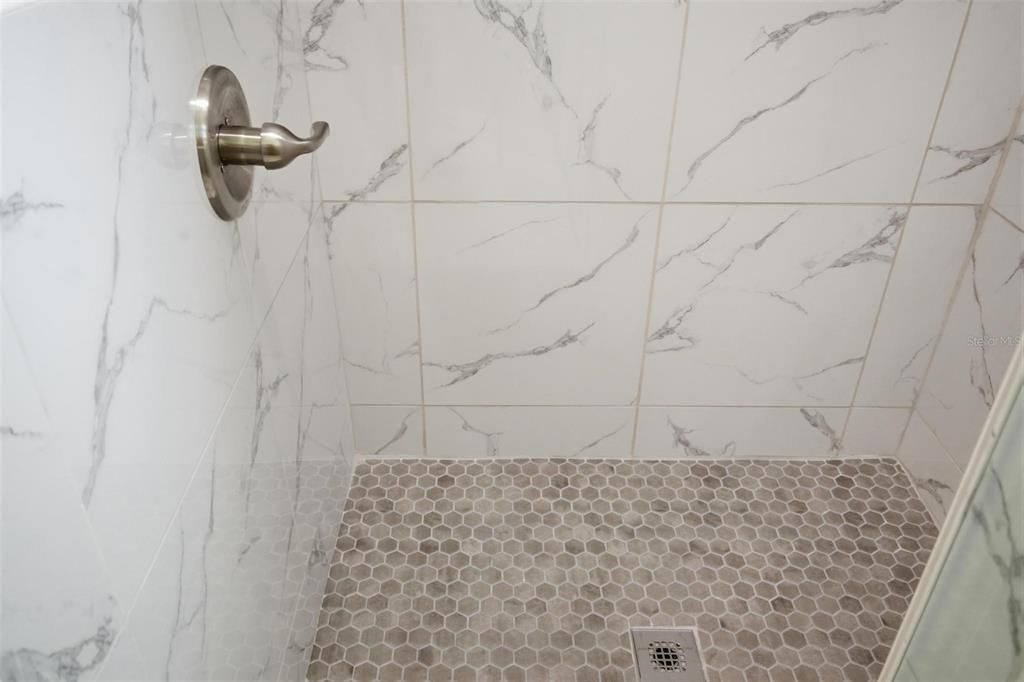 Activo con contrato: $750,000 (4 camas, 2 baños, 2054 Pies cuadrados)