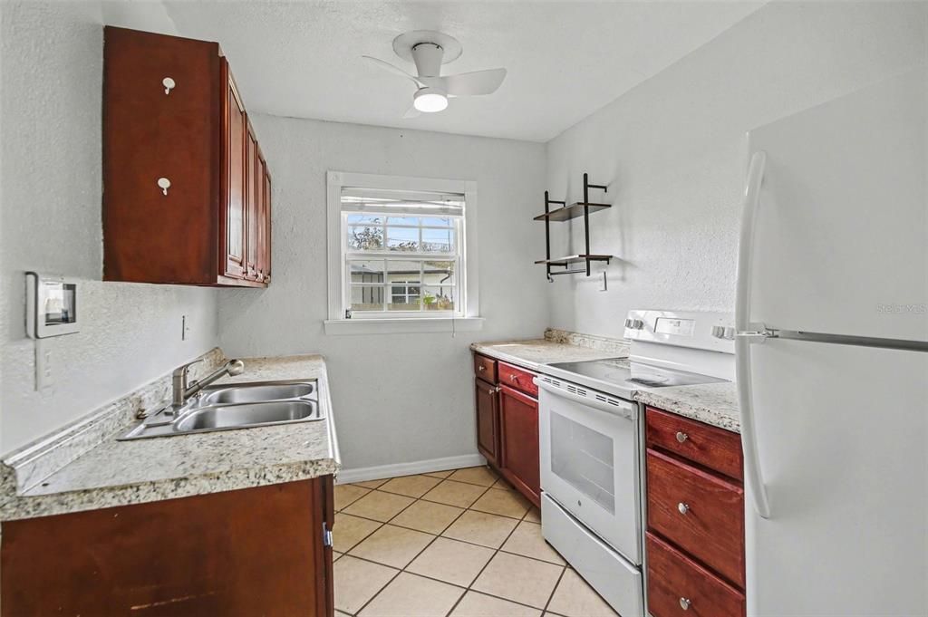 Activo con contrato: $265,000 (2 camas, 1 baños, 970 Pies cuadrados)
