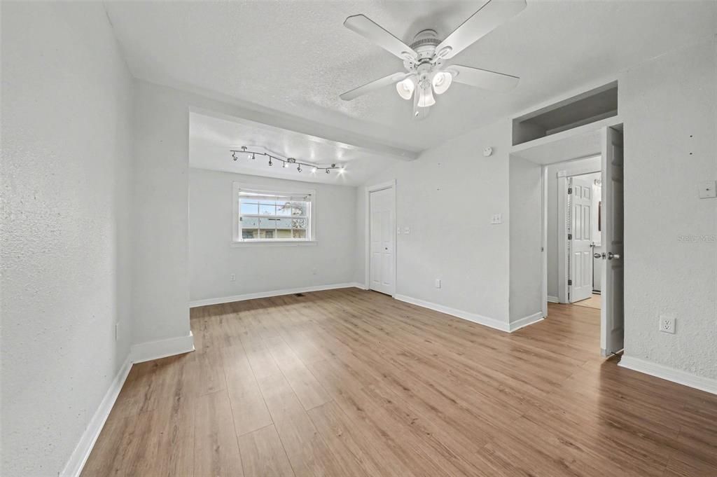 Activo con contrato: $265,000 (2 camas, 1 baños, 970 Pies cuadrados)