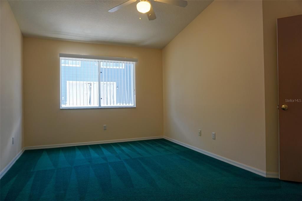 Activo con contrato: $1,400 (3 camas, 3 baños, 1748 Pies cuadrados)