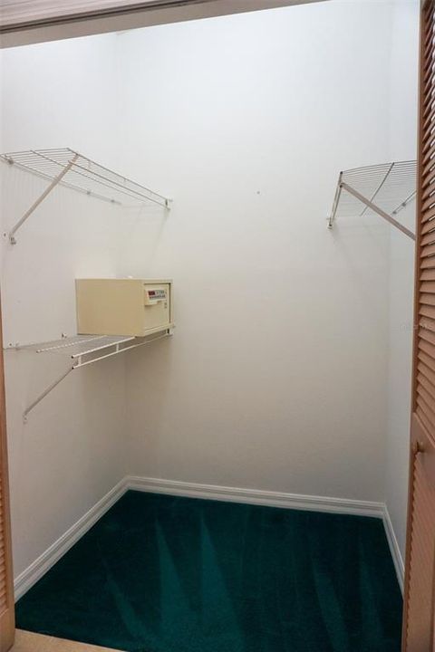 Activo con contrato: $1,400 (3 camas, 3 baños, 1748 Pies cuadrados)