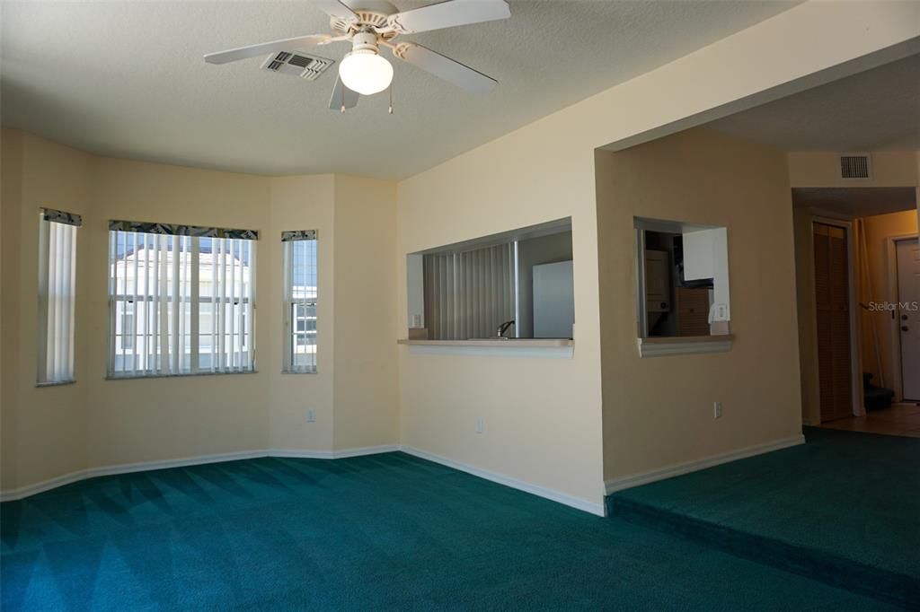 Activo con contrato: $1,400 (3 camas, 3 baños, 1748 Pies cuadrados)