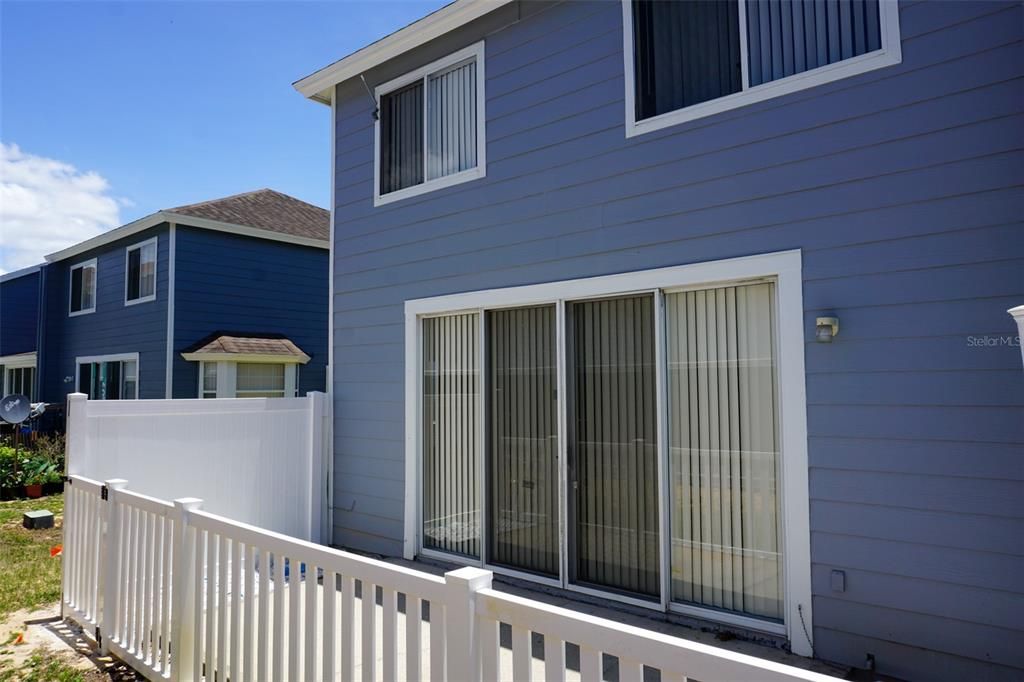 Activo con contrato: $1,400 (3 camas, 3 baños, 1748 Pies cuadrados)