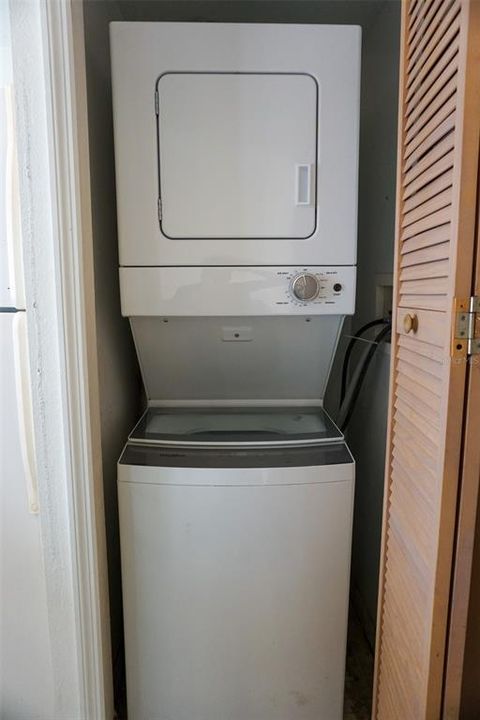 Activo con contrato: $1,400 (3 camas, 3 baños, 1748 Pies cuadrados)