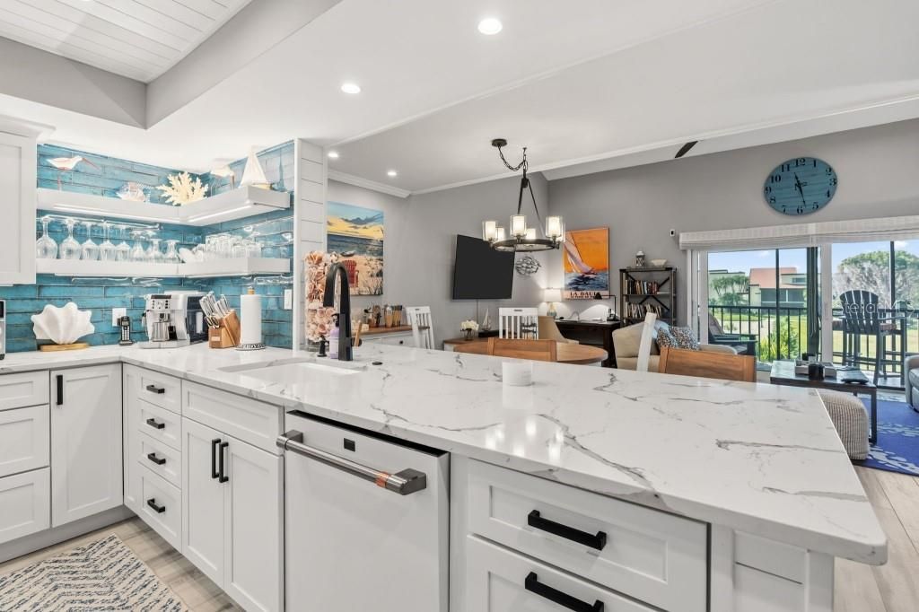 For Sale: $622,000 (1 beds, 1 baths, 1094 Square Feet)