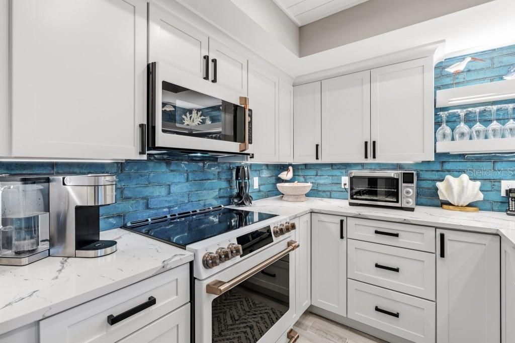 For Sale: $622,000 (1 beds, 1 baths, 1094 Square Feet)