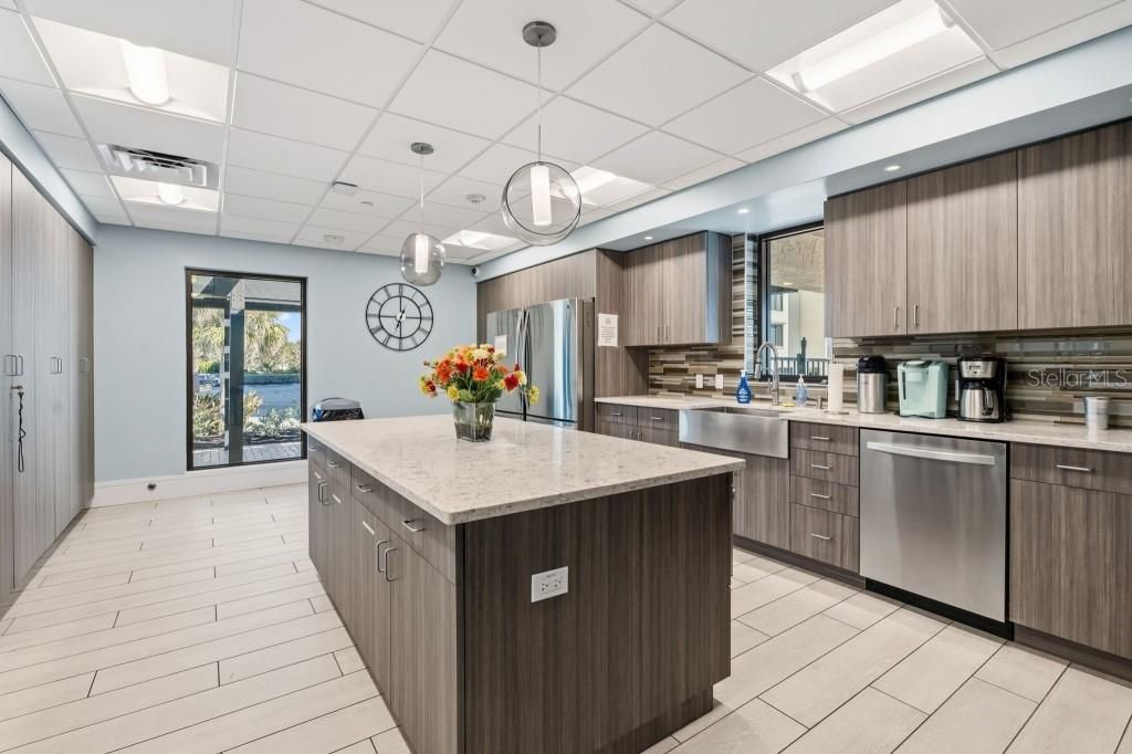 For Sale: $622,000 (1 beds, 1 baths, 1094 Square Feet)