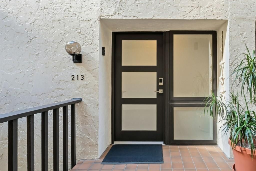 For Sale: $622,000 (1 beds, 1 baths, 1094 Square Feet)