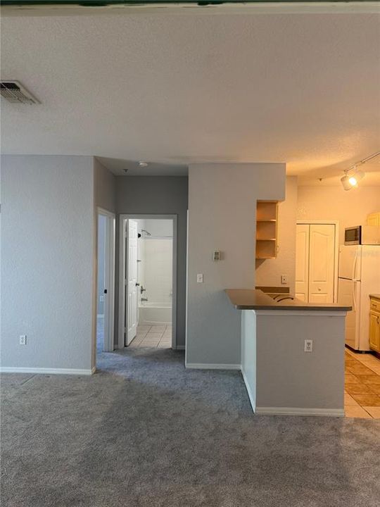 Active With Contract: $1,275 (1 beds, 1 baths, 712 Square Feet)