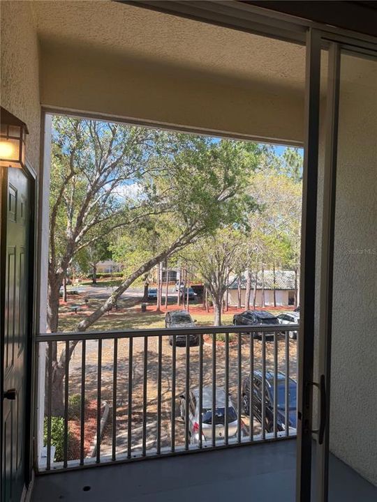 Active With Contract: $1,275 (1 beds, 1 baths, 712 Square Feet)
