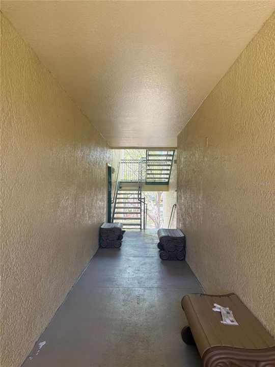 Active With Contract: $1,275 (1 beds, 1 baths, 712 Square Feet)