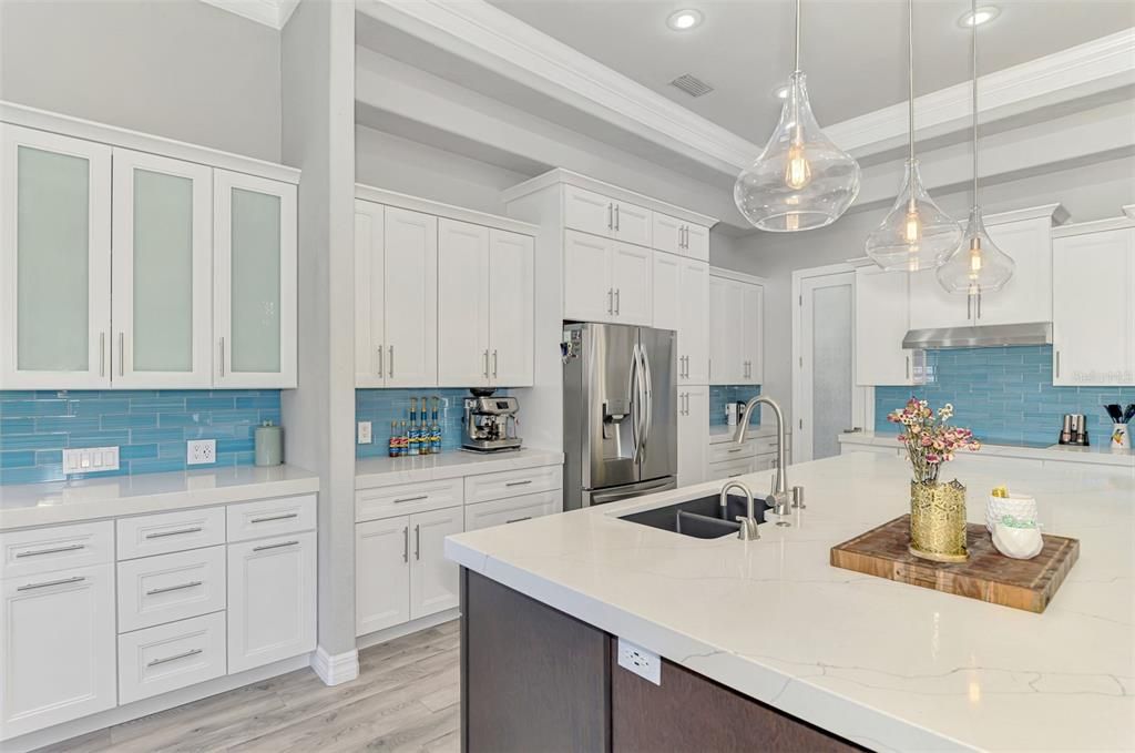 For Sale: $974,999 (3 beds, 2 baths, 2819 Square Feet)
