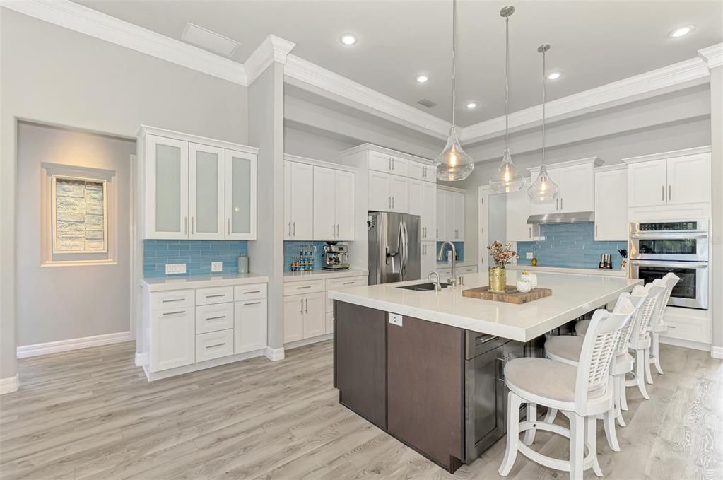 For Sale: $974,999 (3 beds, 2 baths, 2819 Square Feet)