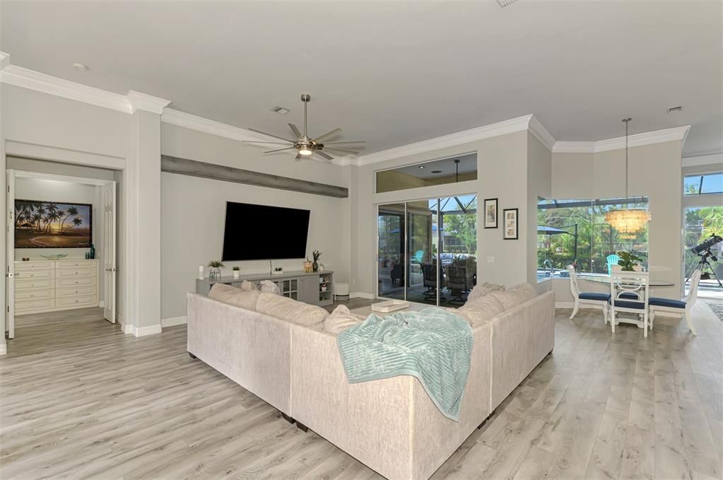 For Sale: $974,999 (3 beds, 2 baths, 2819 Square Feet)