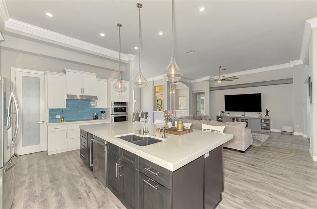 For Sale: $974,999 (3 beds, 2 baths, 2819 Square Feet)