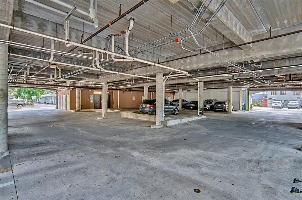 Active With Contract: $210,000 (1 beds, 1 baths, 531 Square Feet)