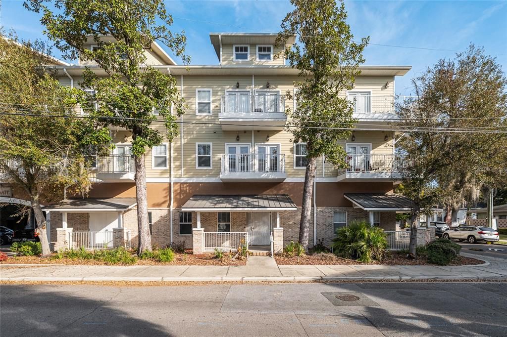 Active With Contract: $210,000 (1 beds, 1 baths, 531 Square Feet)