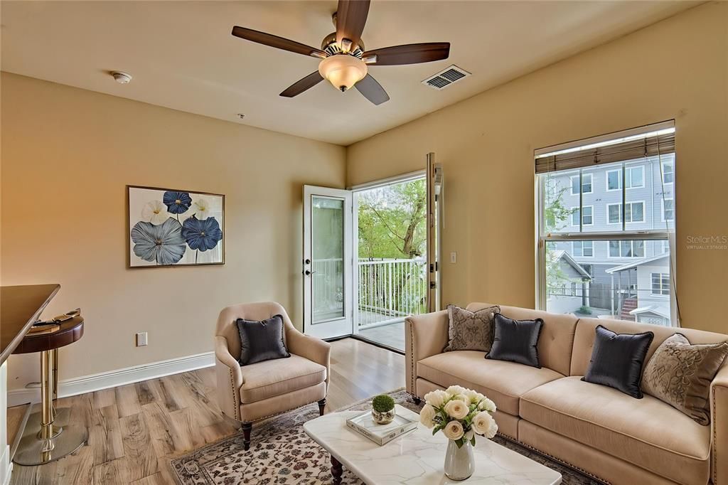 Active With Contract: $210,000 (1 beds, 1 baths, 531 Square Feet)