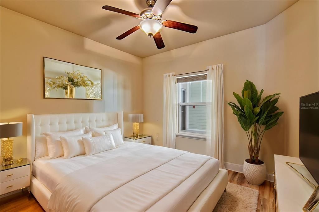 Active With Contract: $210,000 (1 beds, 1 baths, 531 Square Feet)