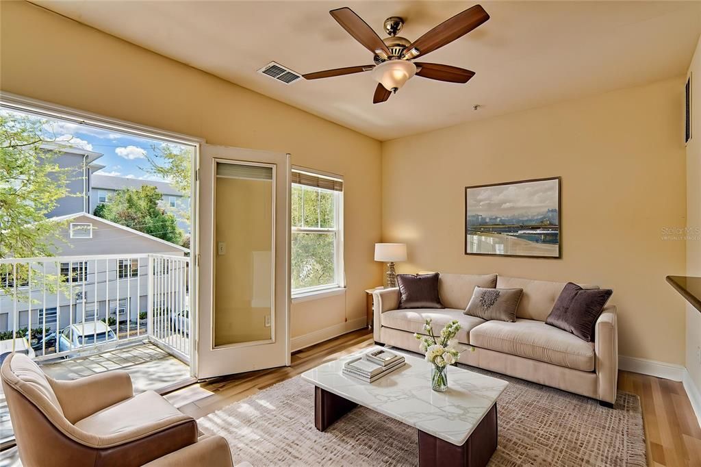 Active With Contract: $210,000 (1 beds, 1 baths, 531 Square Feet)