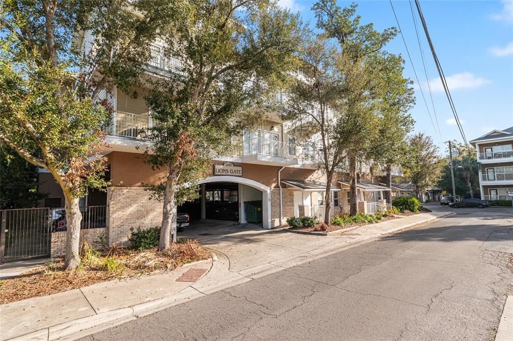 Active With Contract: $210,000 (1 beds, 1 baths, 531 Square Feet)