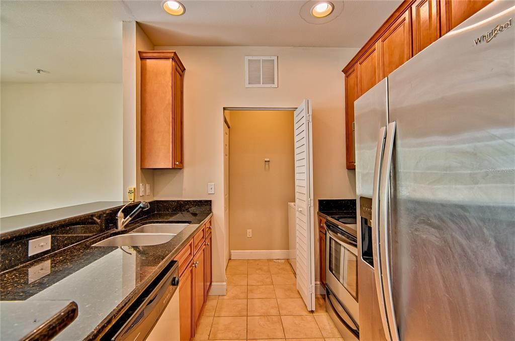 Active With Contract: $210,000 (1 beds, 1 baths, 531 Square Feet)