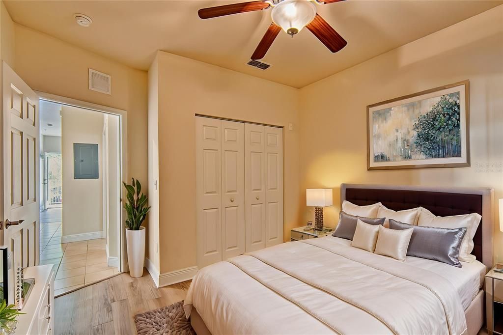 Active With Contract: $210,000 (1 beds, 1 baths, 531 Square Feet)