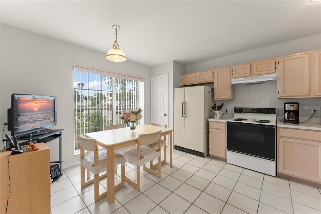 Active With Contract: $399,900 (3 beds, 2 baths, 1712 Square Feet)