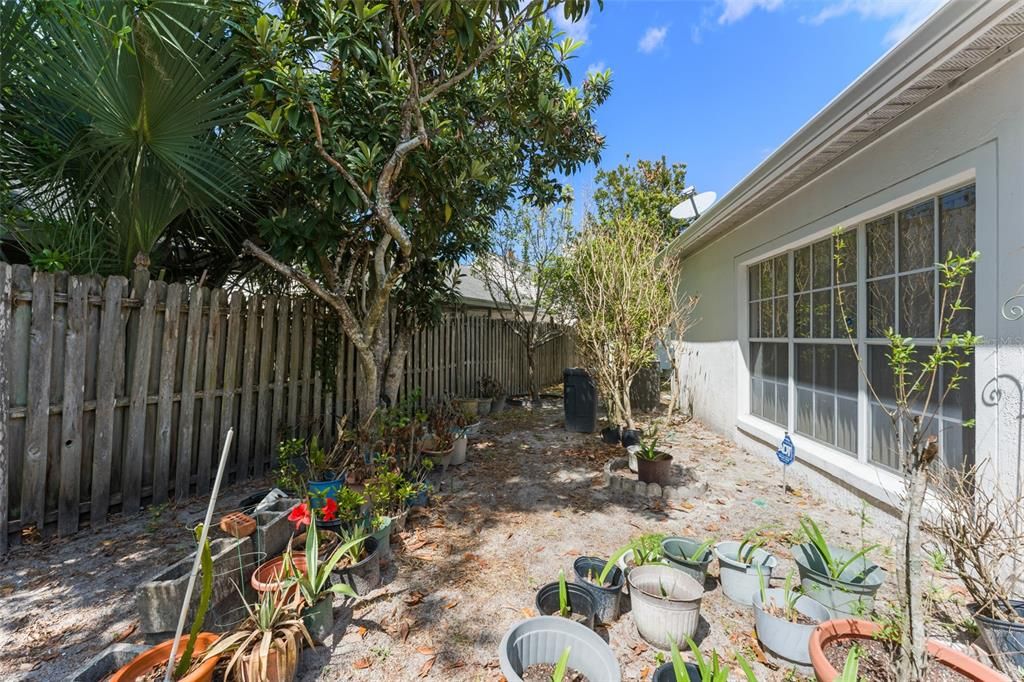 Active With Contract: $399,900 (3 beds, 2 baths, 1712 Square Feet)