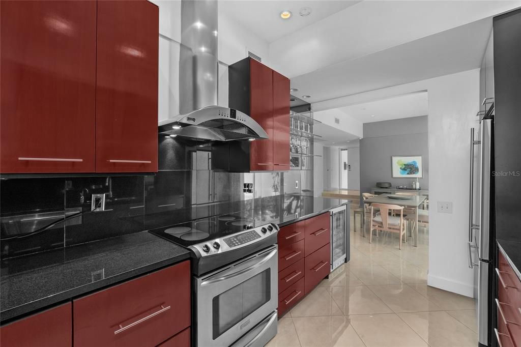 Под контрактом: $825,000 (3 спален, 2 ванн, 1466 Квадратных фут)