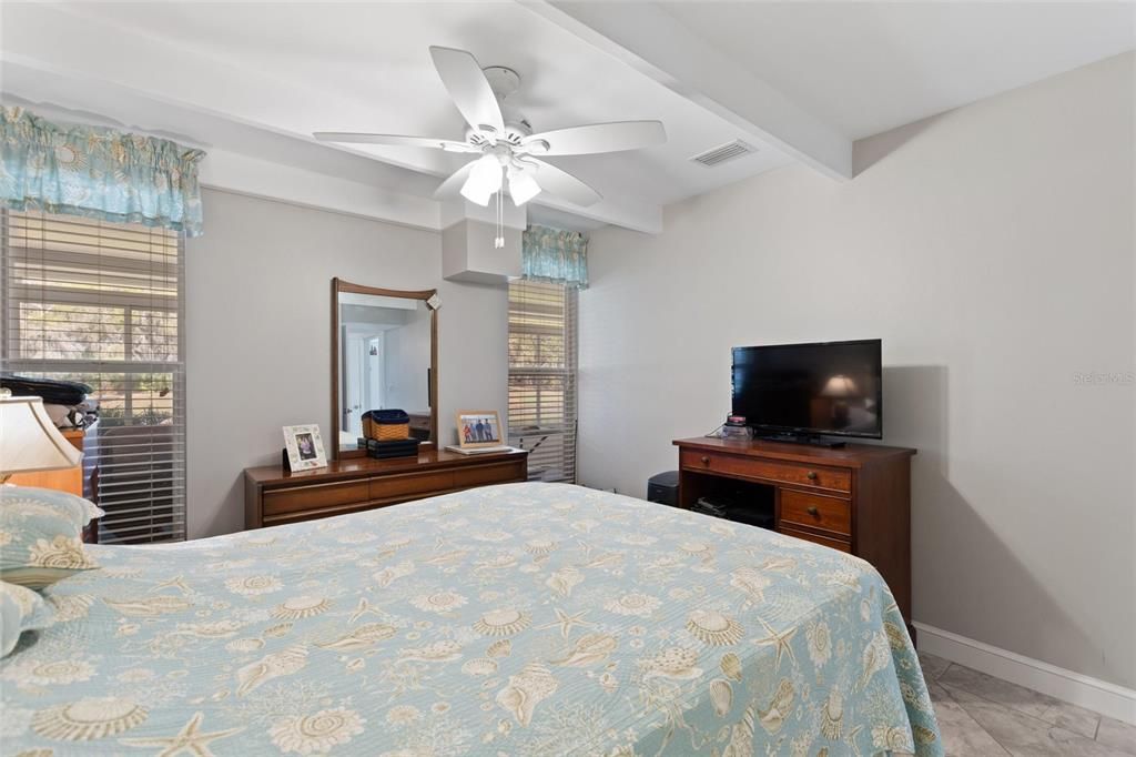 For Sale: $155,000 (1 beds, 1 baths, 648 Square Feet)