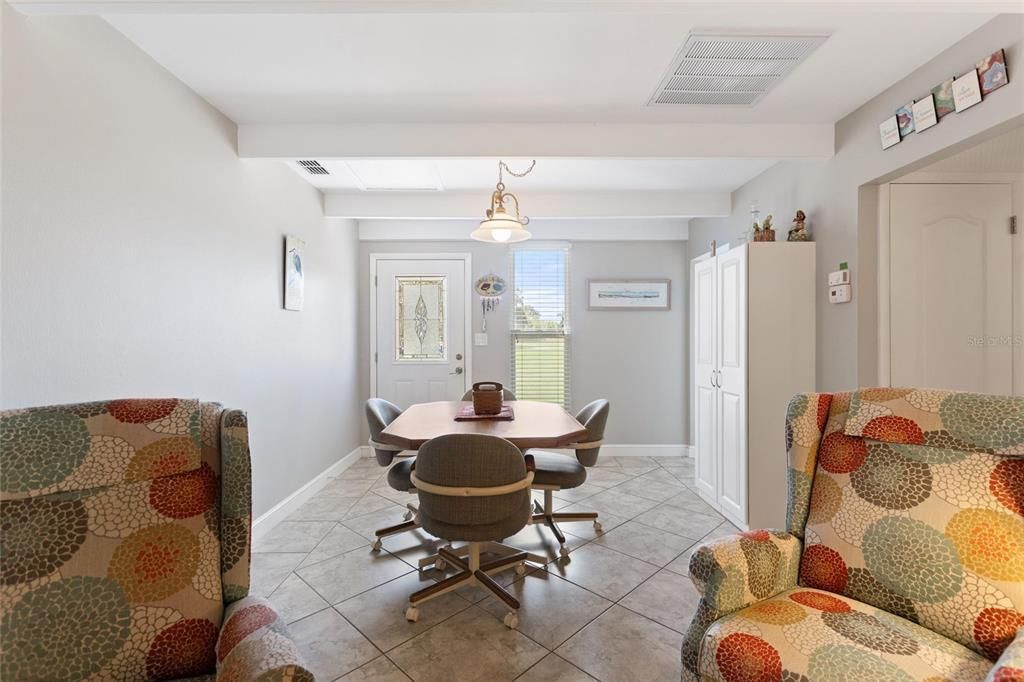 For Sale: $155,000 (1 beds, 1 baths, 648 Square Feet)