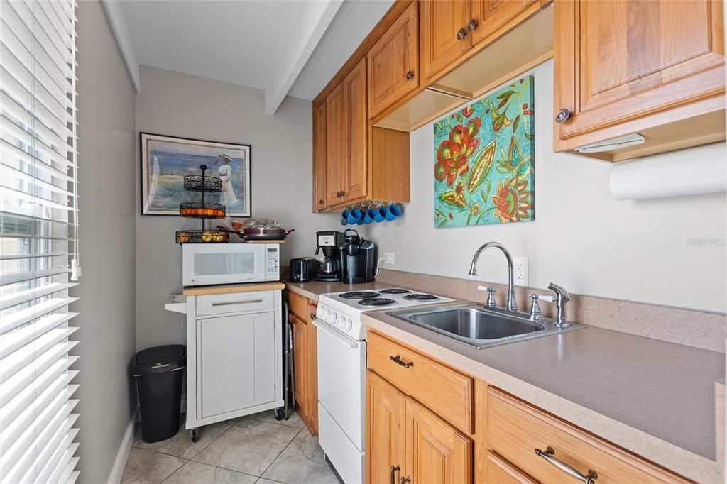 For Sale: $155,000 (1 beds, 1 baths, 648 Square Feet)