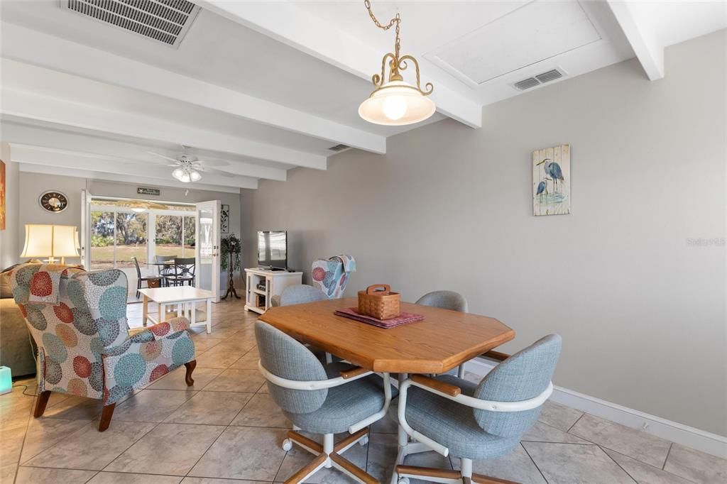 For Sale: $155,000 (1 beds, 1 baths, 648 Square Feet)