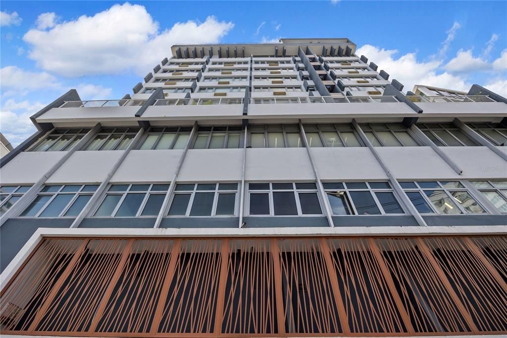 合同活跃: $185,000 (0 贝兹, 1 浴室, 589 平方英尺)
