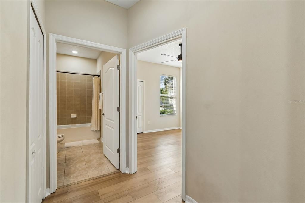 Под контрактом: $339,900 (3 спален, 2 ванн, 1820 Квадратных фут)