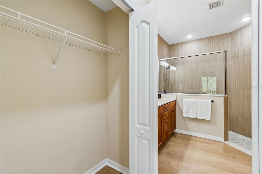 Под контрактом: $339,900 (3 спален, 2 ванн, 1820 Квадратных фут)