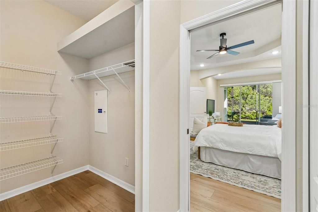 Под контрактом: $339,900 (3 спален, 2 ванн, 1820 Квадратных фут)