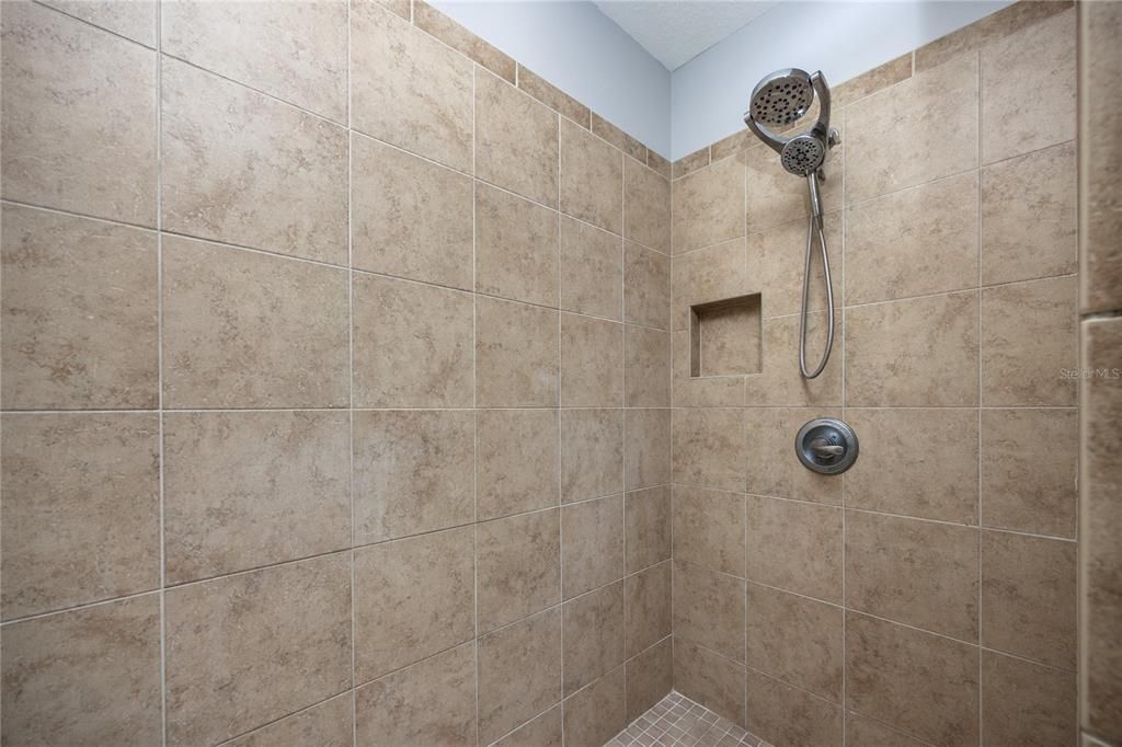 En Venta: $285,000 (3 camas, 2 baños, 1432 Pies cuadrados)