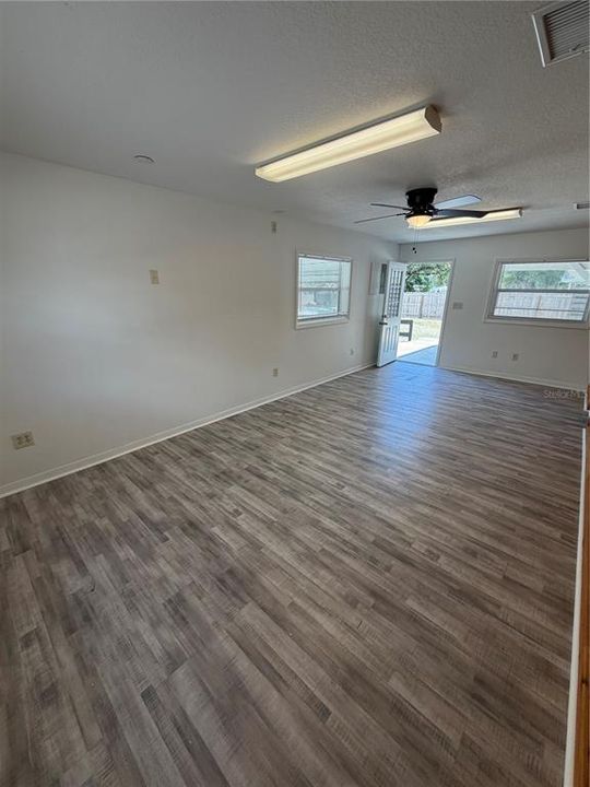 For Rent: $1,500 (1 beds, 1 baths, 1400 Square Feet)