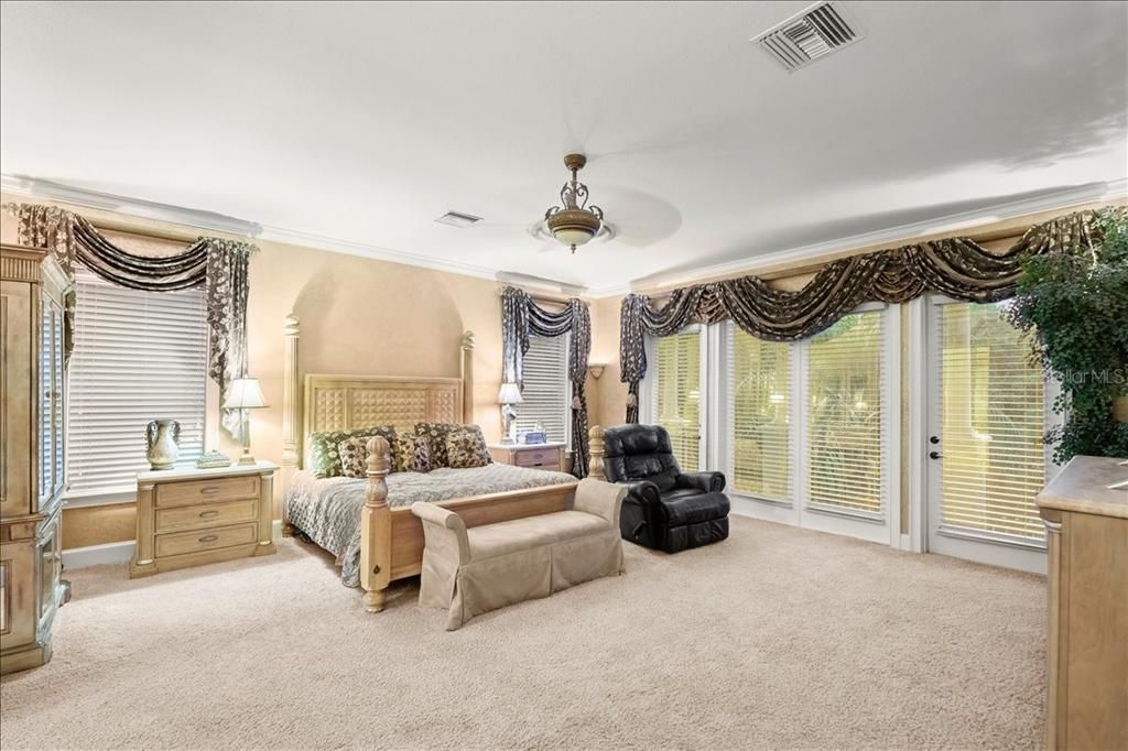 For Sale: $2,650,000 (6 beds, 6 baths, 7315 Square Feet)