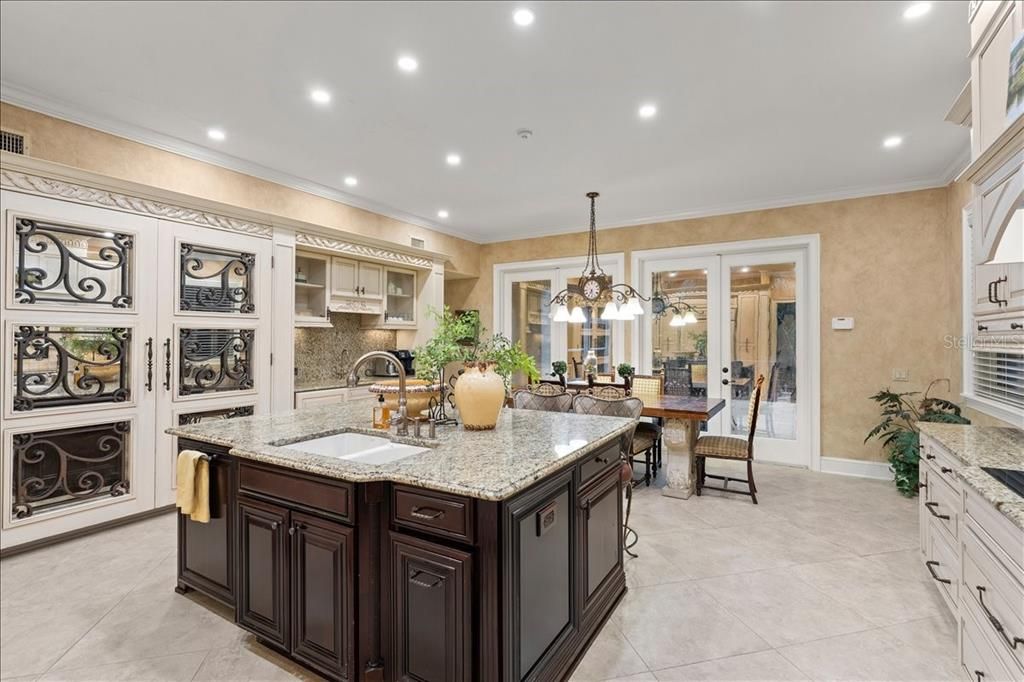 For Sale: $2,650,000 (6 beds, 6 baths, 7315 Square Feet)