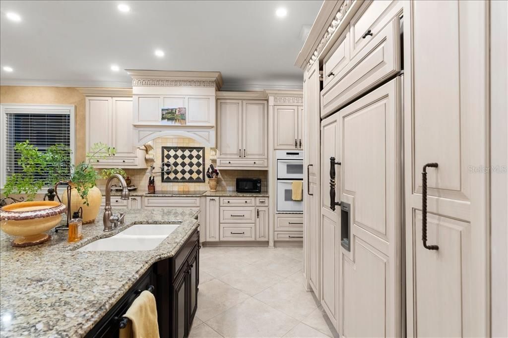 For Sale: $2,650,000 (6 beds, 6 baths, 7315 Square Feet)