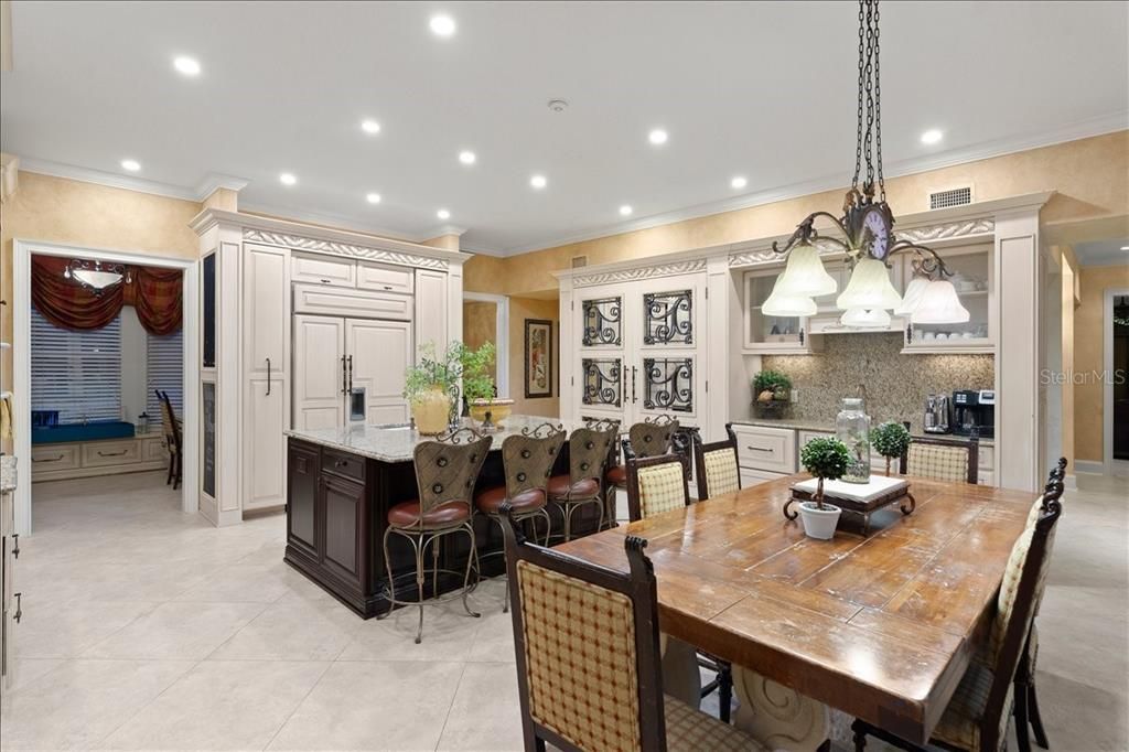 For Sale: $2,650,000 (6 beds, 6 baths, 7315 Square Feet)