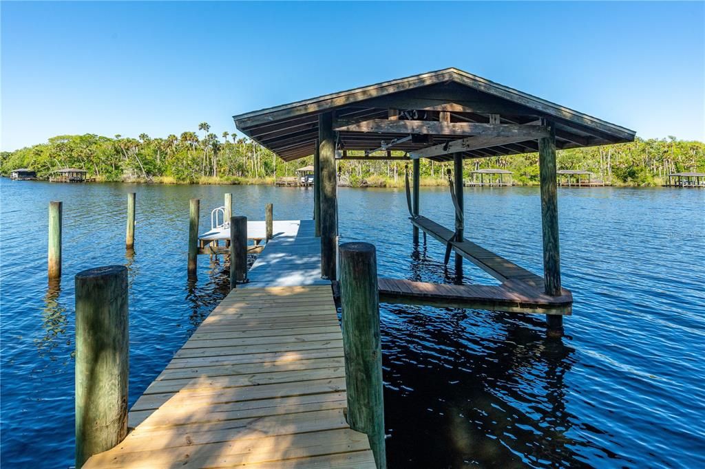For Sale: $2,650,000 (6 beds, 6 baths, 7315 Square Feet)