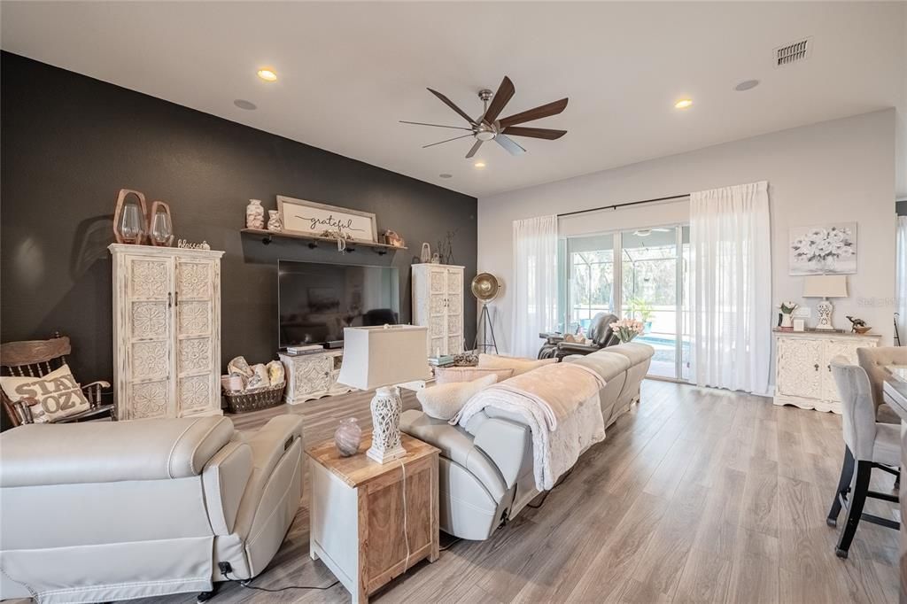 Active With Contract: $749,999 (4 beds, 3 baths, 3013 Square Feet)