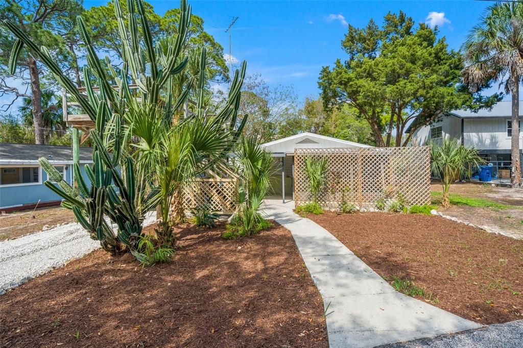For Sale: $194,900 (2 beds, 1 baths, 864 Square Feet)