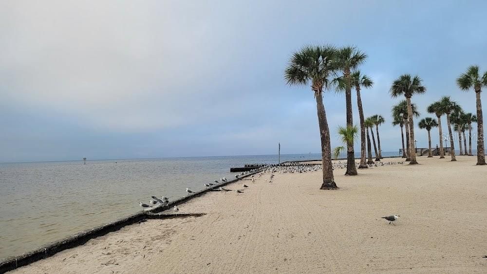 For Sale: $194,900 (2 beds, 1 baths, 864 Square Feet)