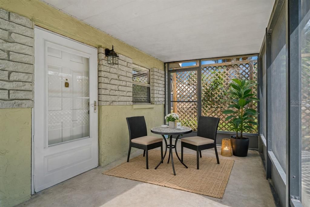 For Sale: $194,900 (2 beds, 1 baths, 864 Square Feet)